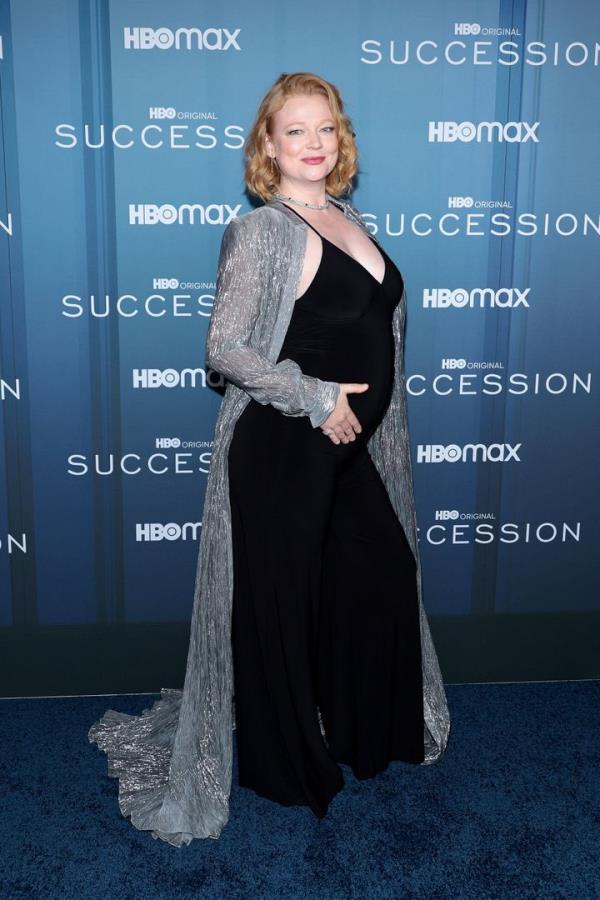Snook cradling her stomach at the “Succession” premiere.
